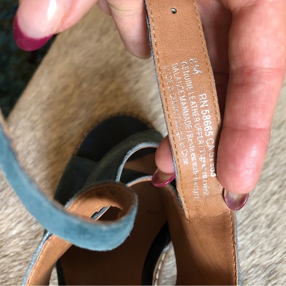 Caslon Teal suede wedge with wood heel and crossover design size 8 - Picture 7 of 8